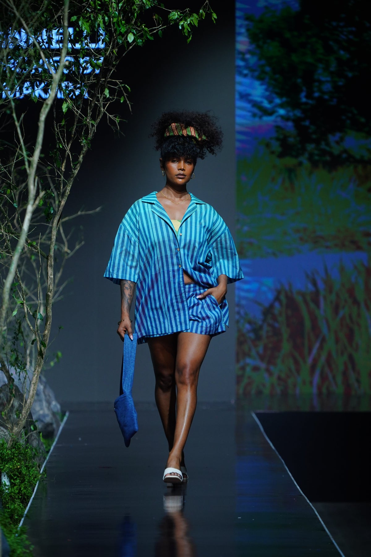 Look VII