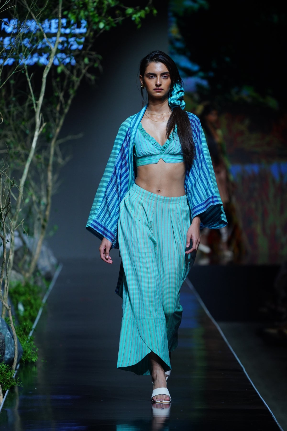 Look IX
